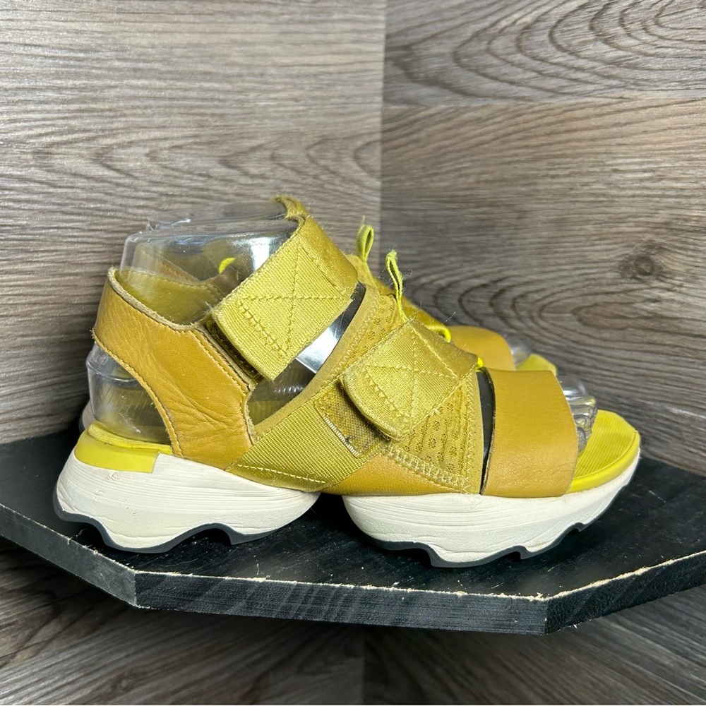 Sorel kinetic impact sporty sandals yellow - Picture 1 of 7